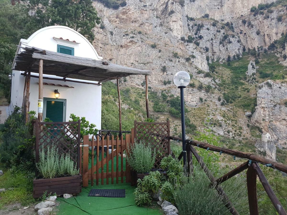 La Casetta Nel Bosco, Amalfi Bagian luar foto